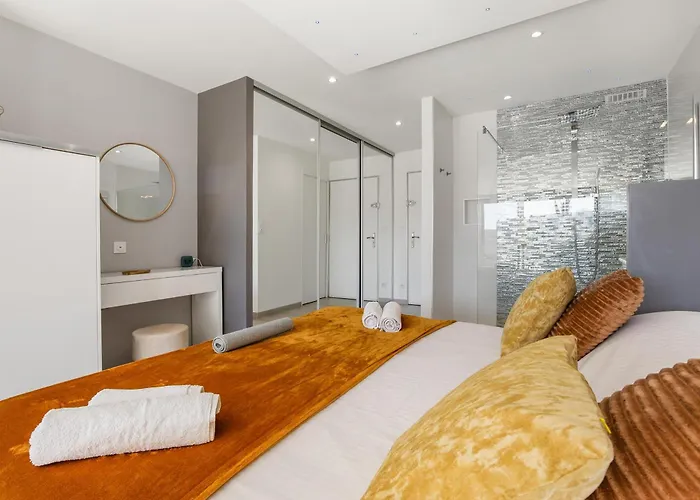 Apartment Imperial Luxe Heliopolis Terrasse Ensoleillee Parking A Pied - Village Naturiste